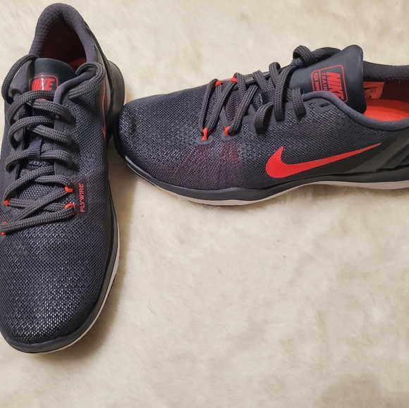 Women Nike Flex Supreme  TR 5, size 7.5, color grey and pinkish - Picture 2 of 7